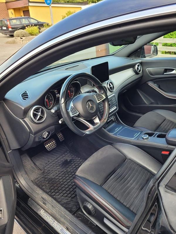 Begagnad Mercedes CLA220 177 HK (130 kW) 2018 Sedan
