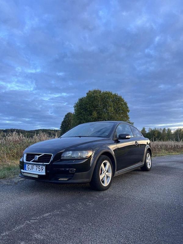 Svart Begagnad 2008 Volvo C30 Kinetic Halvkombi | 27 000 kr (Marknadspris) - Bild 1/4