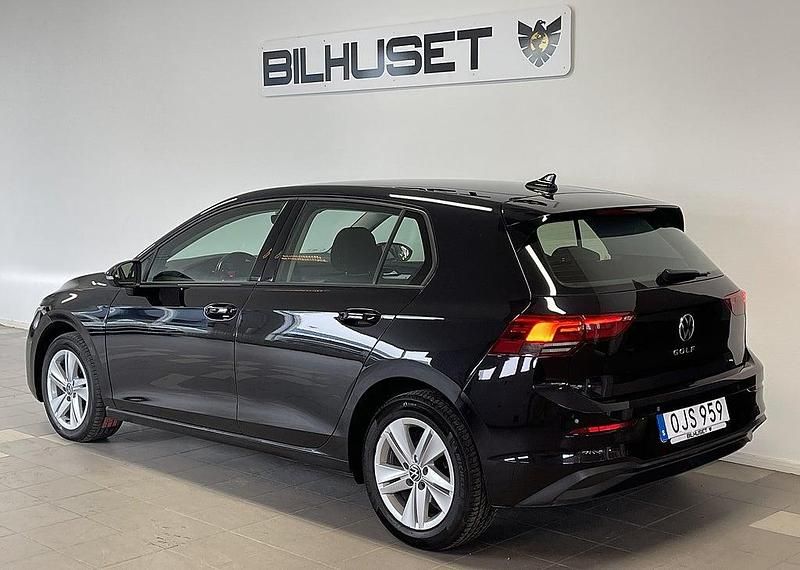 Begagnad VW Golf VIII 116 HK (85 kW) 2021 Svart Halvkombi