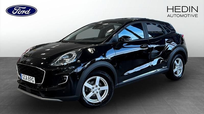 Svart (black) Begagnad 2022 Ford Puma Titanium SUV | 209 900 kr (Marknadspris) - Bild 1/4