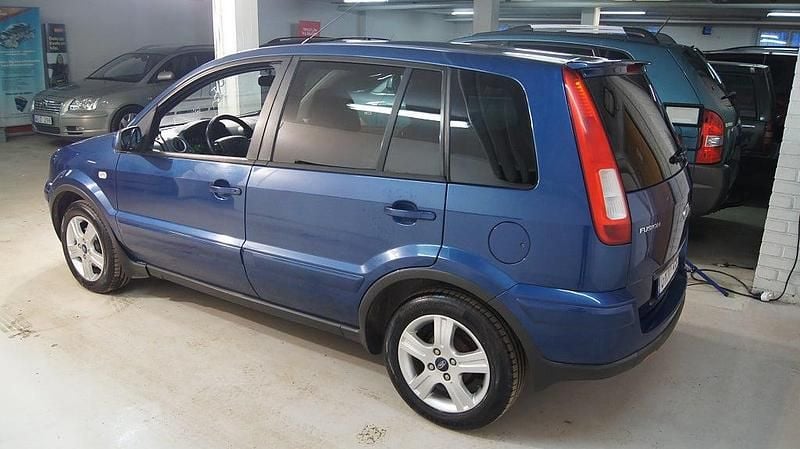 Begagnad Ford Fusion 80 HK (58 kW) 2007 Blå Halvkombi