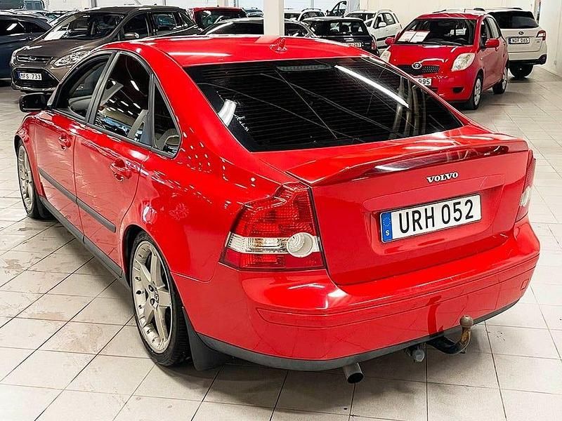Begagnad Volvo S40 140 HK (102 kW) 2003 Röd Sedan