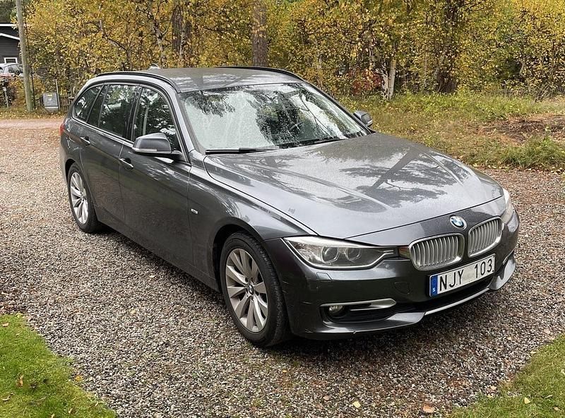 Grå Begagnad 2014 BMW 320 Kombi | 90 000 kr (Superpris) - Bild 1/4