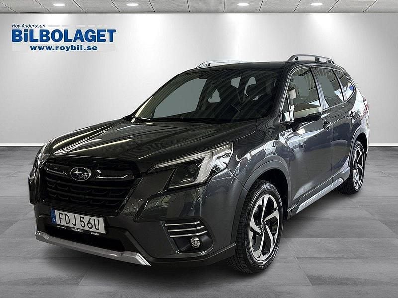 Grå Begagnad 2023 Subaru Forester SUV | 419 900 kr (Lite dyr) - Bild 1/4