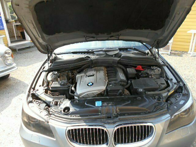 Begagnad BMW 523 177 HK (130 kW) 2005 Ljusgrå Kombi
