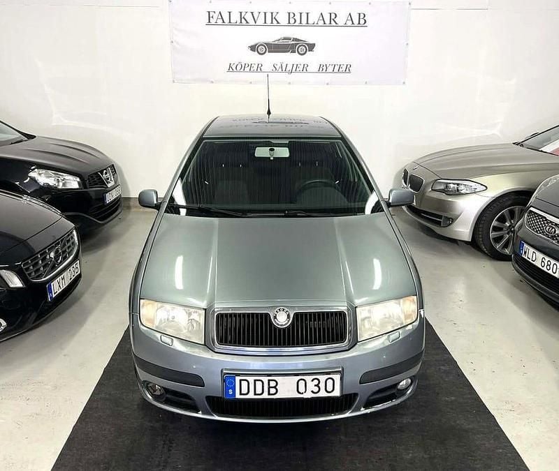 Begagnad Skoda Fabia 64 HK (47 kW) 2006 Mörkgrå Halvkombi