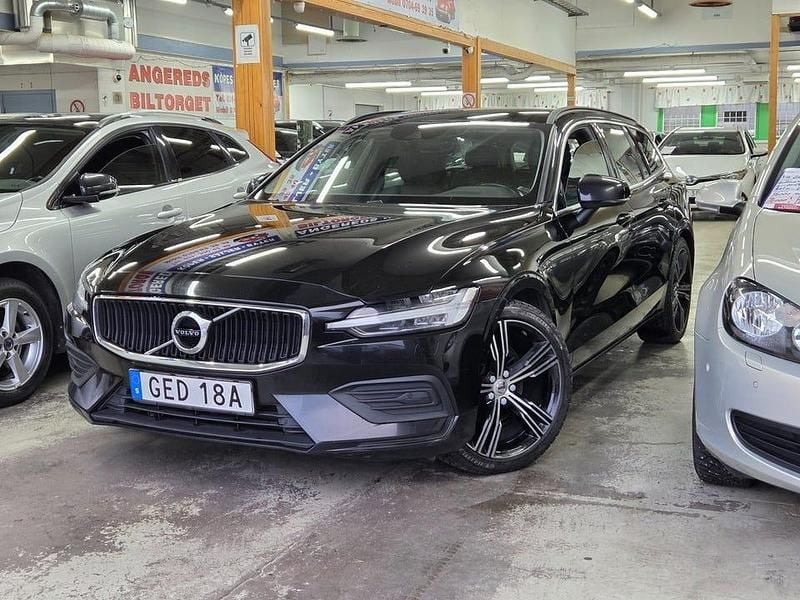 Svart Begagnad 2021 Volvo V60 Momentum Kombi | 149 999 kr - Bild 1/4