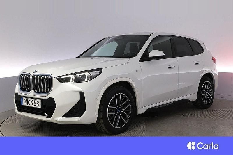 Vit Begagnad 2023 BMW iX1 M Sport SUV | 484 900 kr (Marknadspris) - Bild 1/4