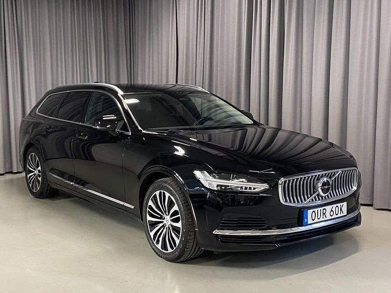 Svart Begagnad 2023 Volvo V90 Core Kombi | 369 900 kr (Marknadspris) - Bild 1/3