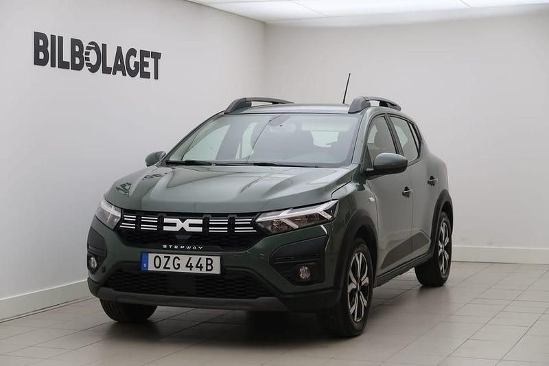 Grå Begagnad 2023 Dacia Sandero Expression SUV | 184 800 kr (Lite dyr) - Bild 1/4
