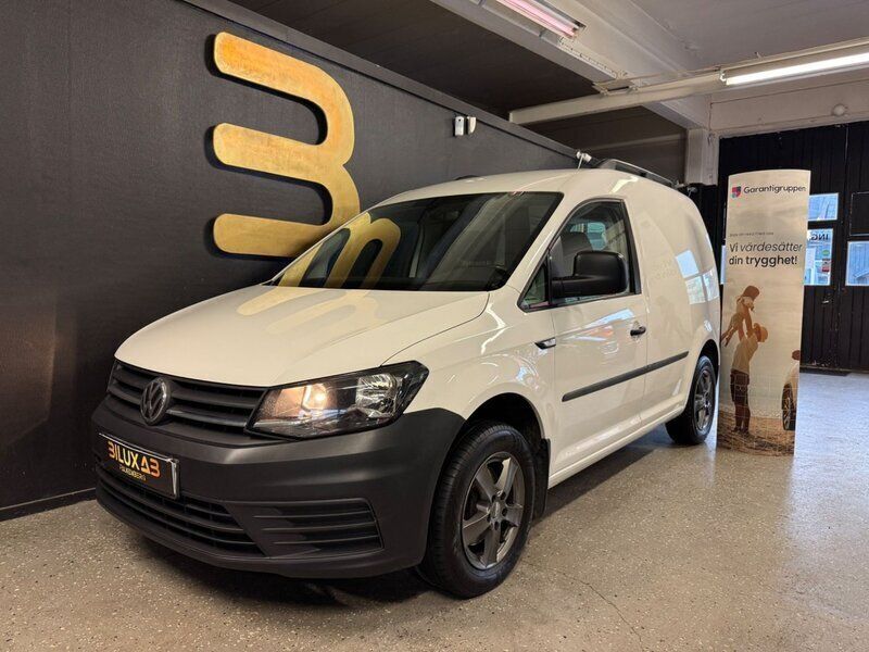 Vit Begagnad 2019 VW Caddy R Minibuss | 99 900 kr (Superpris) - Bild 1/4