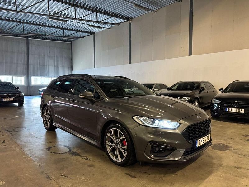Grå Begagnad 2021 Ford Mondeo ST-Line Kombi | 234 900 kr (Dyr) - Bild 1/4