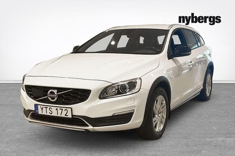 Vit Begagnad 2017 Volvo V60 CC Standard Kombi | 229 000 kr (Marknadspris) - Bild 1/4