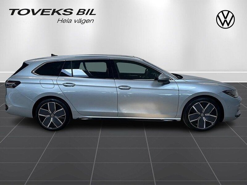 Ny VW Passat R-line 194 HK (142 kW) 2025 Silver Kombi