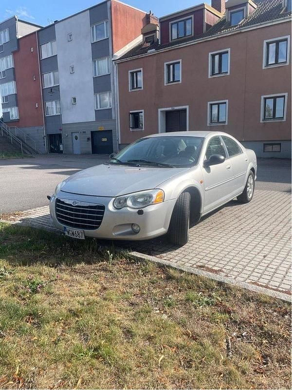 Silver Begagnad 2005 Chrysler Sebring Sedan | 10 000 kr - Bild 1/4