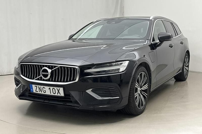 Svart Begagnad 2021 Volvo V60 Inscription Kombi | 239 000 kr (Marknadspris) - Bild 1/4