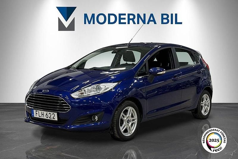 Begagnad Ford Fiesta Titanium 101 HK (74 kW) 2014 Blå Halvkombi