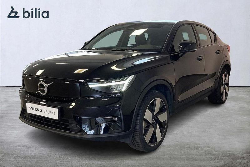 Svart Begagnad 2022 Volvo EC40 Plus SUV | 354 900 kr (Marknadspris) - Bild 1/4