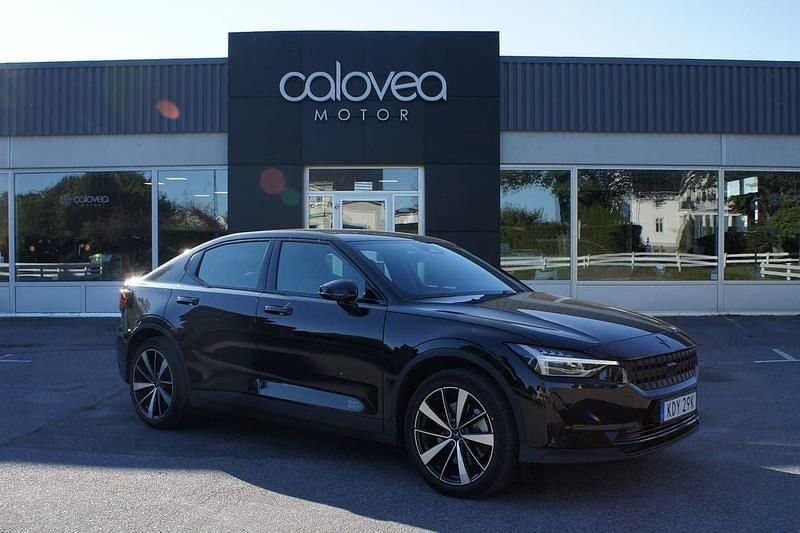 Svart Begagnad 2022 Polestar 2 Plus Sedan | 339 900 kr (Marknadspris) - Bild 1/4