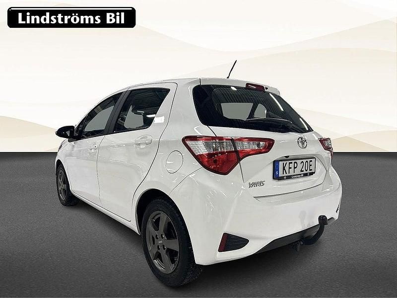 Begagnad Toyota Yaris Active 112 HK (82 kW) 2019 Vit Halvkombi