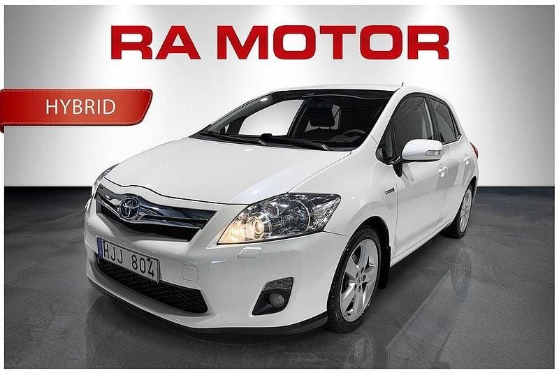 Vit Begagnad 2010 Toyota Auris Hybrid Halvkombi | 99 900 kr (Marknadspris) - Bild 1/4