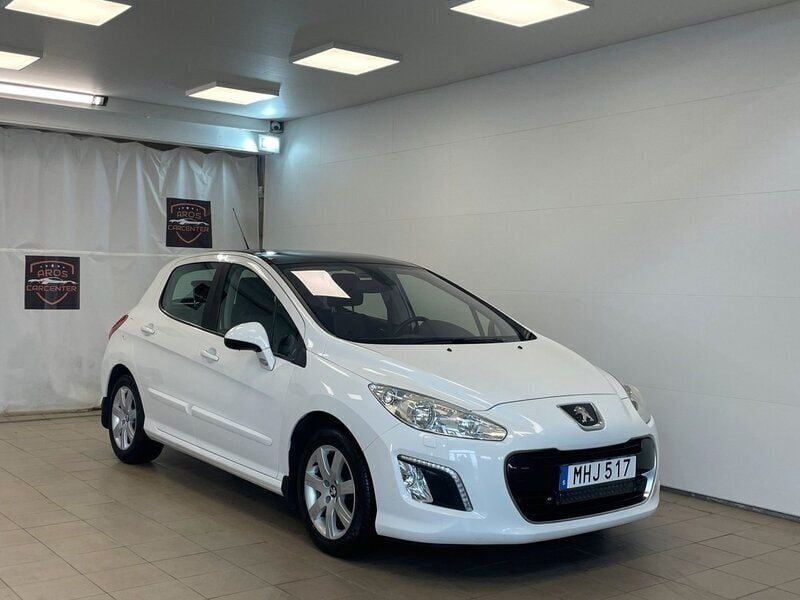 Vit Begagnad 2012 Peugeot 308 Halvkombi | 54 800 kr (Marknadspris) - Bild 1/4