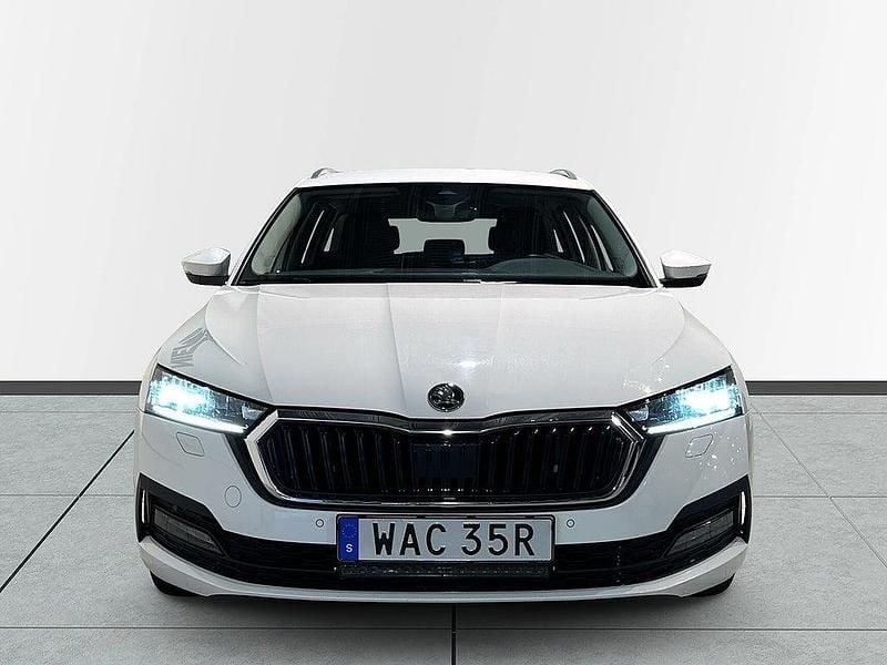Begagnad Skoda Octavia Ambition 150 HK (110 kW) 2022 Vit Kombi