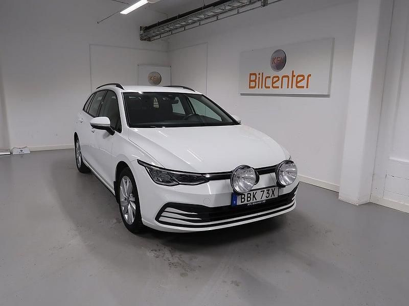 Begagnad VW Golf VIII 131 HK (96 kW) 2022 Vit Kombi