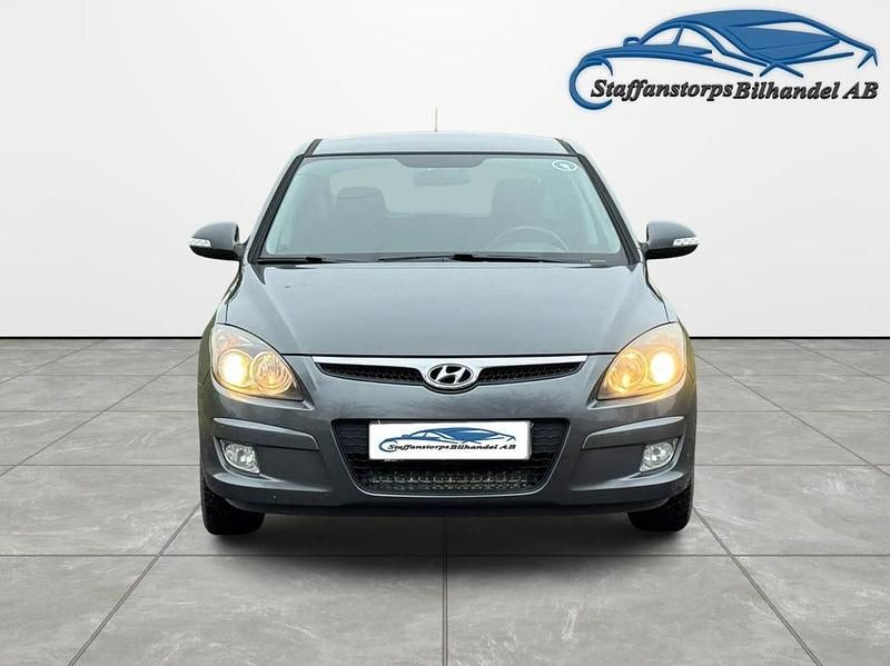 Begagnad Hyundai i30 90 HK (66 kW) 2009 Grå Halvkombi