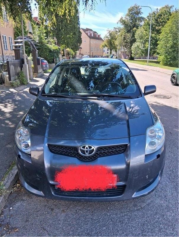 Grå Begagnad 2007 Toyota Auris Halvkombi | 38 000 kr (Superpris) - Bild 1/4