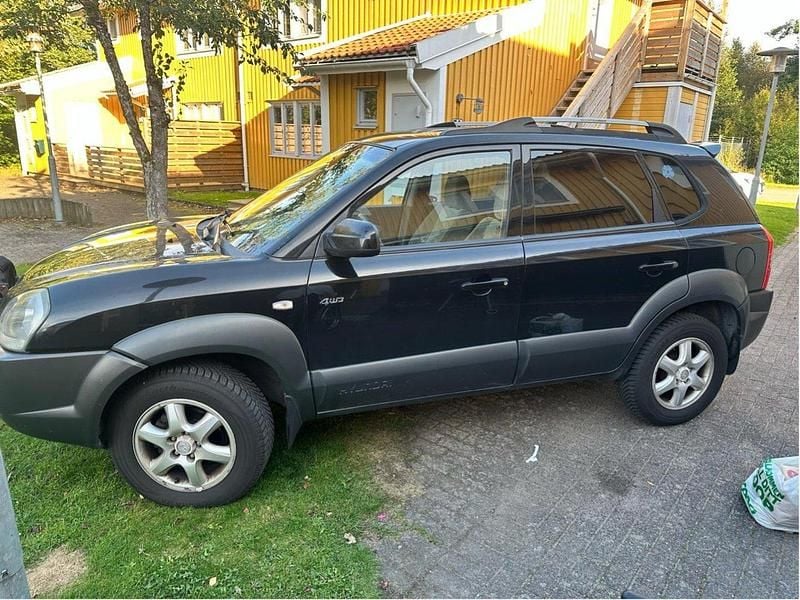 Svart Begagnad 2005 Hyundai Tucson SUV | 29 900 kr (Superpris) - Bild 1/4