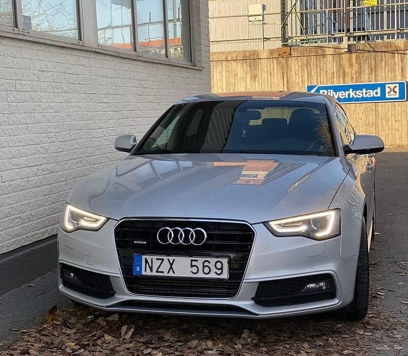 Issilver metallic Begagnad 2014 Audi A5 Sportback Halvkombi | 128 000 kr (Marknadspris) - Bild 1/4