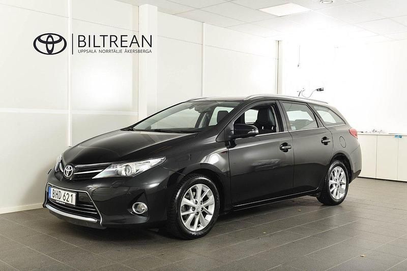 Svart Begagnad 2013 Toyota Auris Executive Kombi | 148 900 kr (Marknadspris) - Bild 1/4