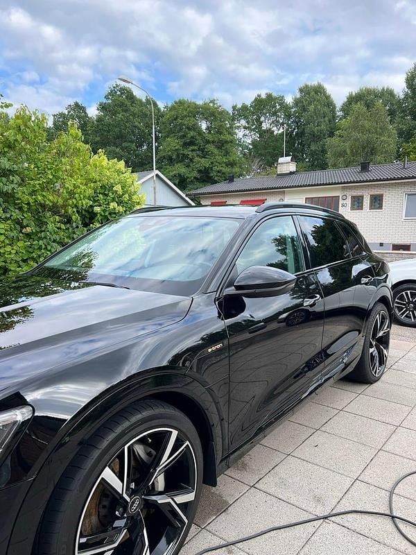 Begagnad Audi e-tron Proline 230 kW (313 HK) 2020 Brilliant black SUV