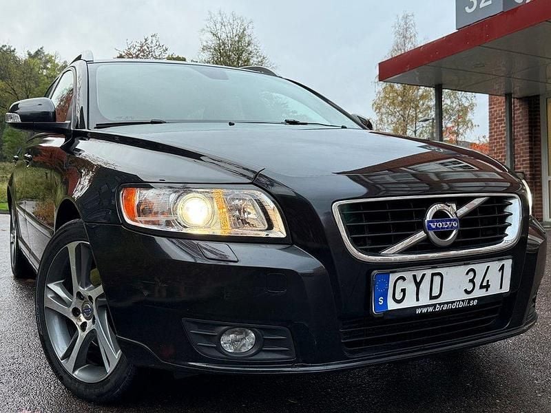Svart Begagnad 2012 Volvo V50 Standard Kombi | 32 900 kr (Bra pris) - Bild 1/4