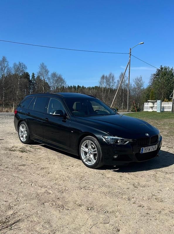 Begagnad 2019 BMW 320 Kombi | 258 000 kr (Marknadspris) - Bild 1/4