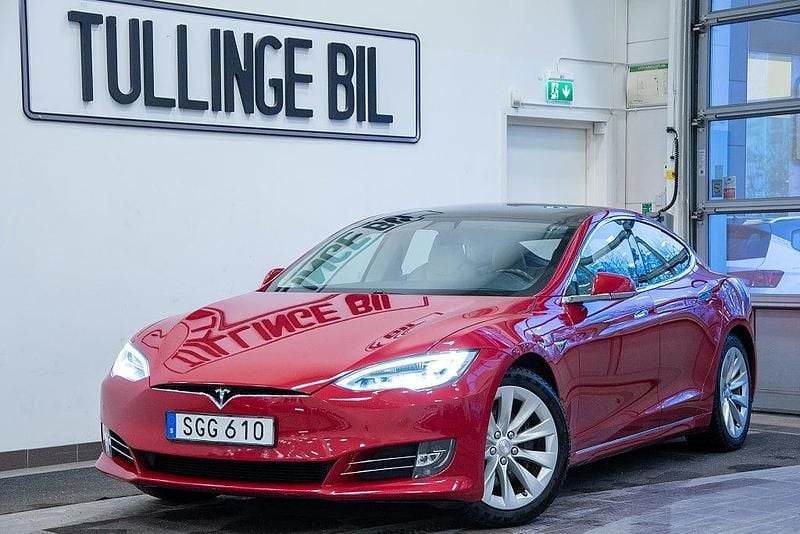 Begagnad Tesla Model S 386 kW (525 HK) 2018 Röd Halvkombi