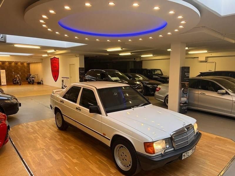 Vit Begagnad 1987 Mercedes 190 Sedan | 59 900 kr - Bild 1/4