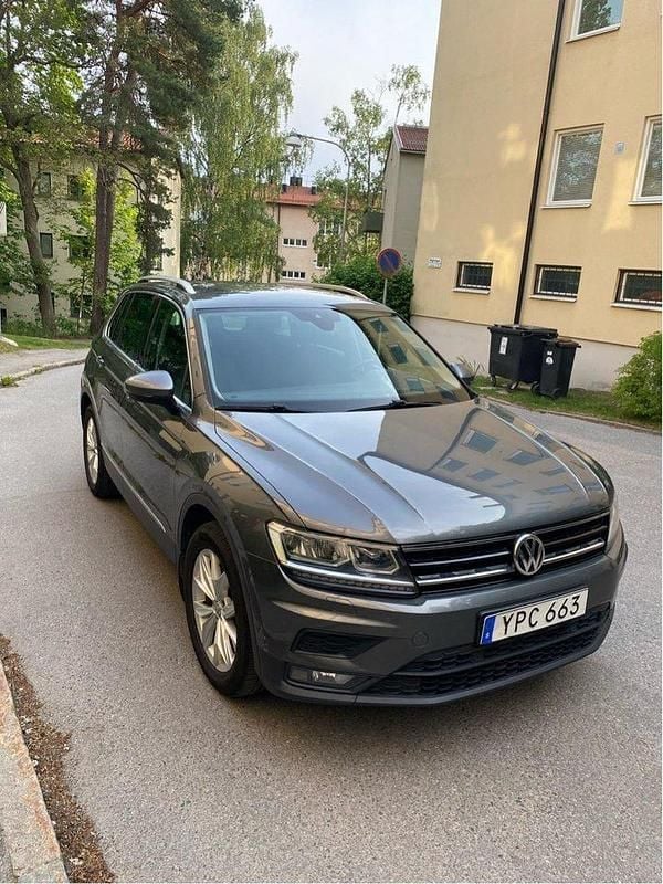 Silver Begagnad 2018 VW Tiguan SUV | 185 000 kr (Marknadspris) - Bild 1/4