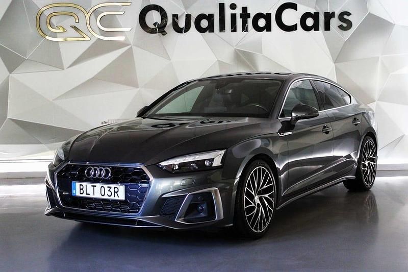 Grå Begagnad 2021 Audi A5 Sportback S-Line Halvkombi | 359 900 kr (Lite dyr) - Bild 1/4