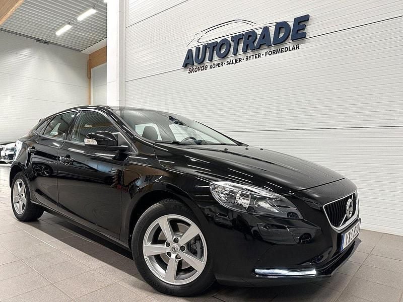 Svart Begagnad 2018 Volvo V40 Business Edition Kombi | 159 900 kr (Superpris) - Bild 1/4