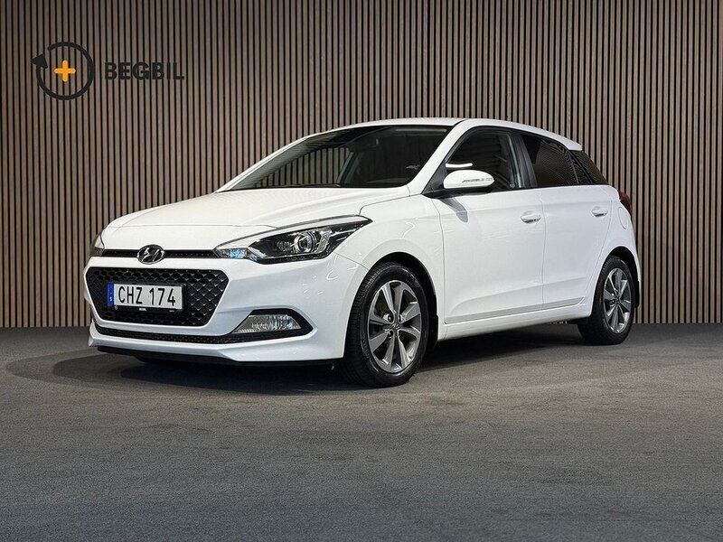 Vit Begagnad 2015 Hyundai i20 Halvkombi | 139 200 kr (Marknadspris) - Bild 1/4