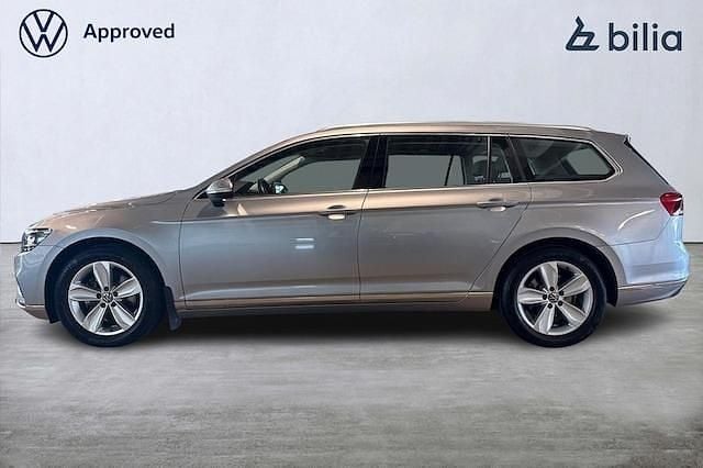Silver Begagnad 2023 VW Passat GT Kombi | 339 000 kr (Marknadspris) - Bild 1/4