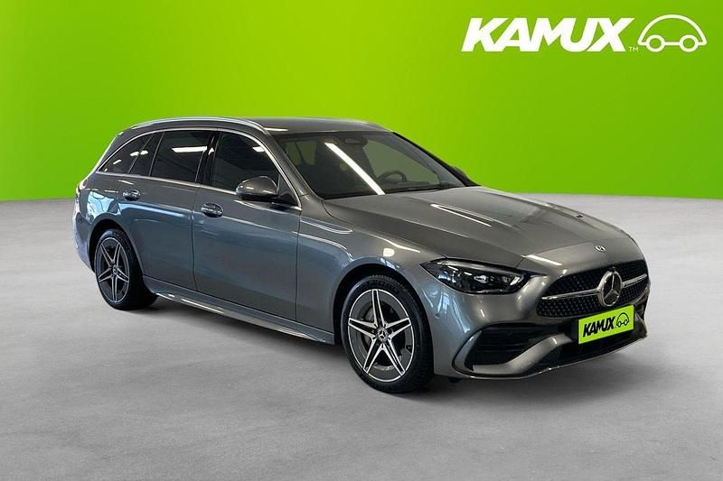 Grå Begagnad 2023 Mercedes C300e AMG Kombi | 509 900 kr (Marknadspris) - Bild 1/3