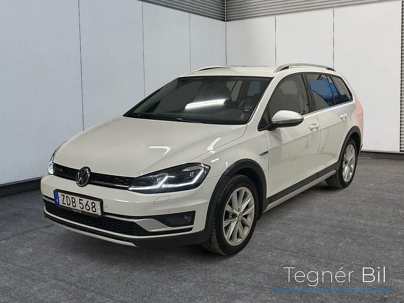 Vit Begagnad 2018 VW Golf Alltrack Kombi | 174 700 kr (Marknadspris) - Bild 1/4