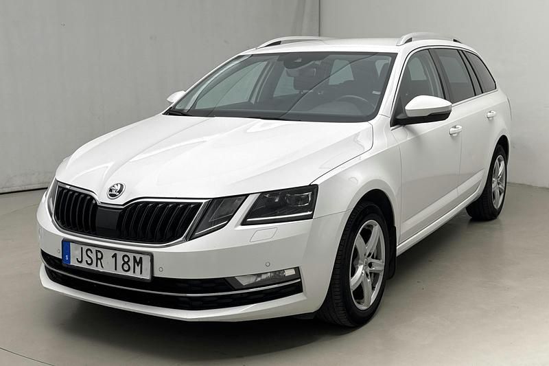 Vit Begagnad 2019 Skoda Octavia | 129 000 kr - Bild 1/4
