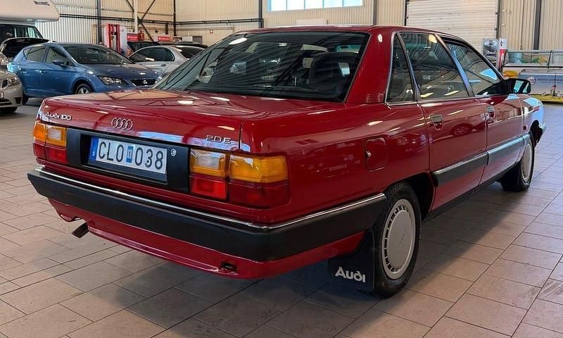 Begagnad Audi 100 116 HK (85 kW) 1990 Röd Sedan