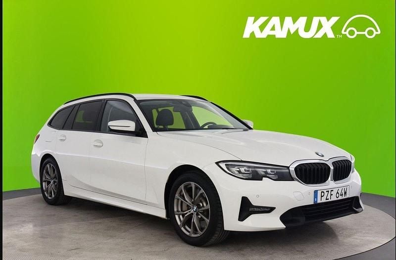 Vit Begagnad 2020 BMW 330e iPerformance Kombi | 219 800 kr (Bra pris) - Bild 1/4
