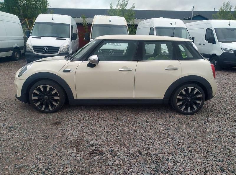 Begagnad Mini Cooper 136 HK (100 kW) 2015 Vit Halvkombi