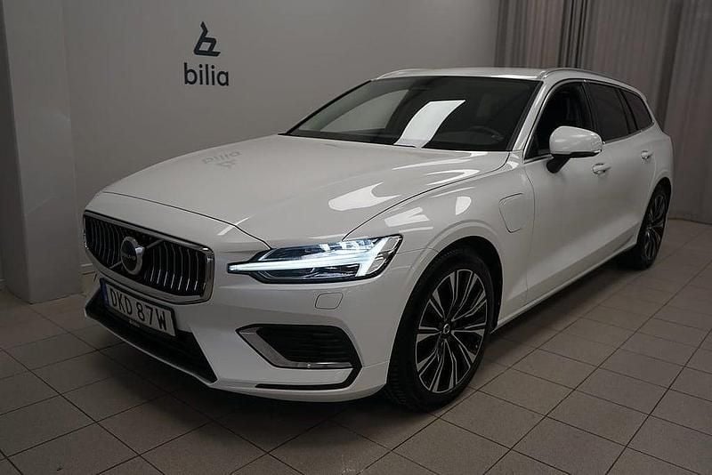 Vit Begagnad 2022 Volvo V60 Core Kombi | 359 900 kr (Marknadspris) - Bild 1/3
